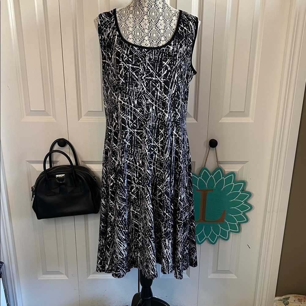 Chic Black and White Patterned Midi Dress
